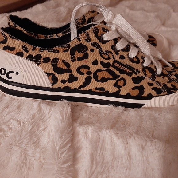 rocket dog leopard sneakers